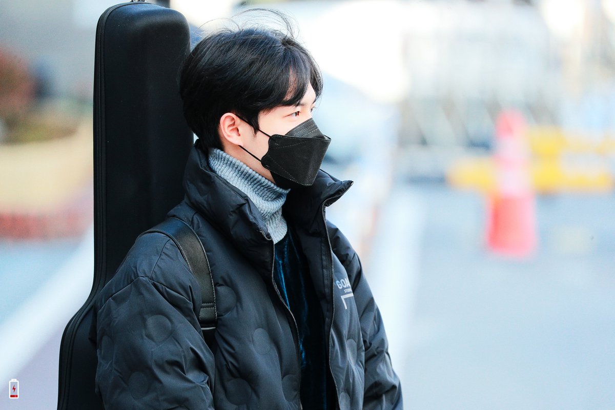 201201 열음 출근
이 오빠, 잘생김이 도를 넘었다! 
#김재환 #KIMJAEHWAN