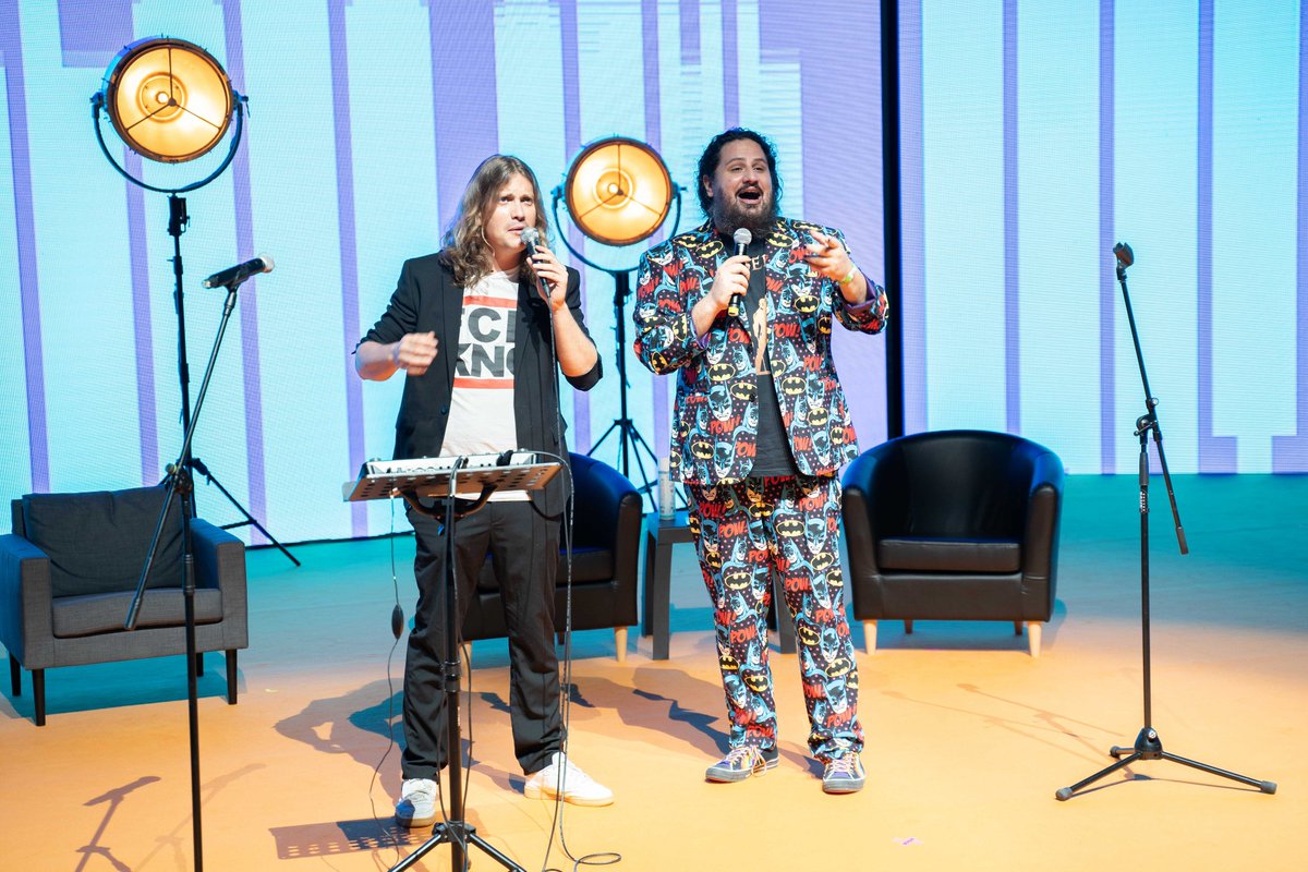 euskalencounter's tweet photo. BOMBAZO INFORMATIVO 💥😜

¡@grisonbeatbox y @jaimecomedia no podían faltar en esta edición! Volverán con un nuevo show que retransmitiremos en directo desde #Twitch el sábado, 5 de diciembre, a las 22:00 🥳 ¡Diversión asegurada con estos dos grandes! https://t.co/waGSEfwX8p