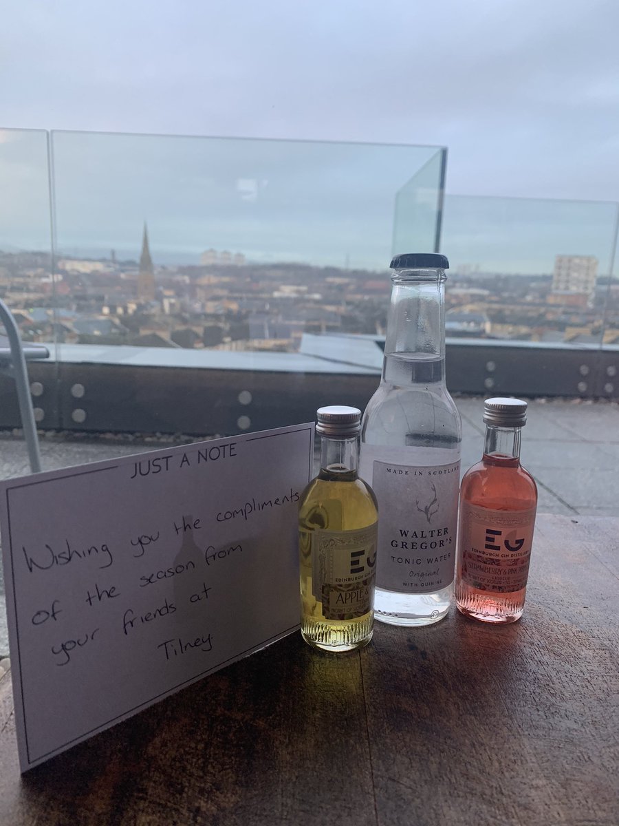 HMElizabethM's tweet photo. Looking toward to a fun night ‘Art of Investing’ @AliFitzs @Tilneygroup @LyonandTurnbull hope I find some hidden treasures! https://t.co/BMyaG7REer