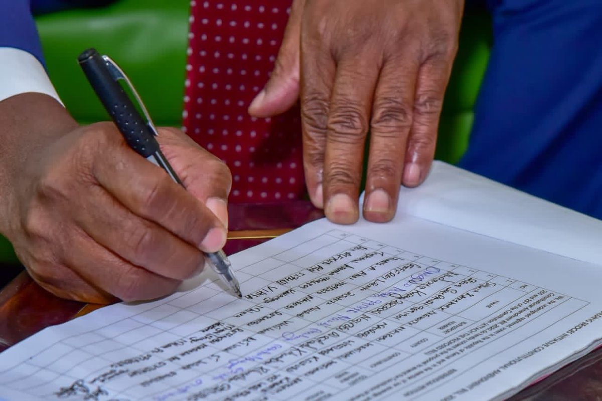 AgoiHon's tweet photo. Earlier Today; I appended my signature on the the BBI report at the Amani National Congress Party Headquarters. 
I thereafter, in my address encouraged the good people of Sabatia Constituency, Vihiga county &amp; the nation at large to follow suit by being part of the historic event. https://t.co/VcAJGoFfLP