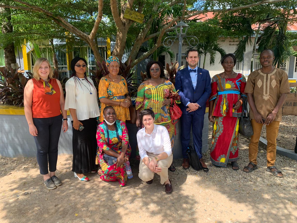 Avec 6 ONG actives dans le domaine des droits des  #femmes , notamment le Centre Bamamu Tabulukayi, partenaire FONCABA ONG soutenu par , nous avons discuté des défis et opportunités spécifiques auxquels les femmes sont confrontées au Kasaï Central.  #diplomatieféministe (5/11)