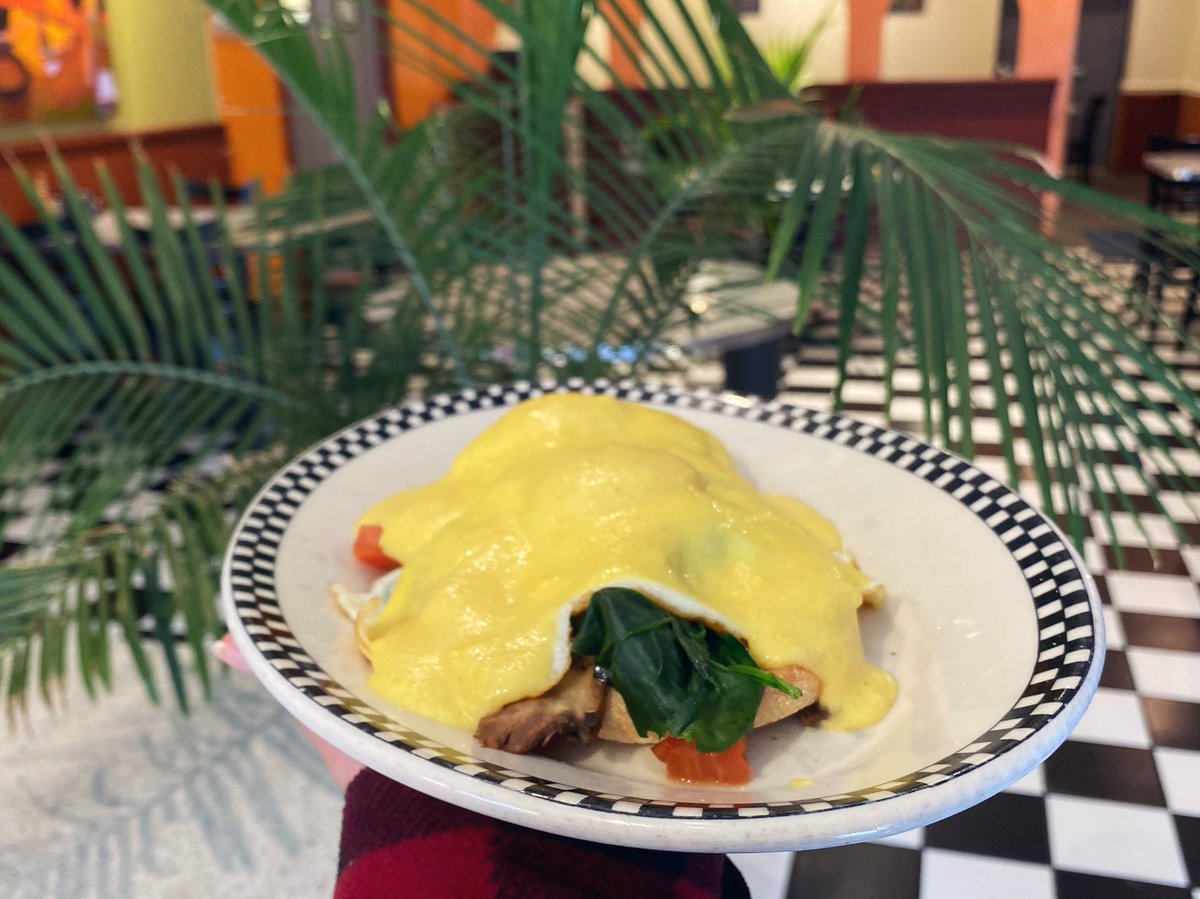 Our Veggie Benedicts ✨✨ with tomatoes, mushrooms and spinach. #bloomingfood #btown #foodie #indianauniveesity