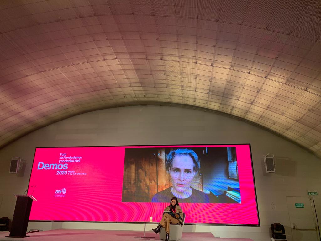 fundacionucm's tweet image. Asistimos hoy a la Conferencia “Mañana es hoy. Unidos contra el #cambioClimático” en el @foro_demos 
Impartida por @MirandaKSMassie, directora del @ClimateMuseum de Nueva York y moderada por @Isabellegalo, directora general de la @fdnc_es #Demos2020 
#fundacionesporelClima