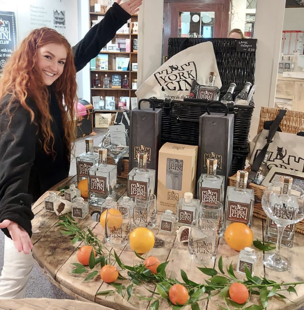 yorkgin's tweet photo. We’re busy preparing to re-open the York Gin shop on Wed 2 Dec 🤶🏼🎄🍸🎅🏽

🍊Try our new Chocolate &amp; Orange Christmas gin for free

🎁 We have lots of beautiful Christmas gifts &amp; hampers

📱And if you can’t make it, https://t.co/uRWnHCo7aJ is fully stocked - with free UK delivery https://t.co/Fu9mzKMeUe
