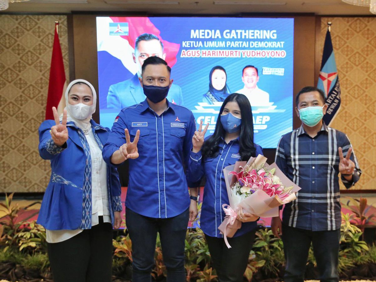 Ketua Umum Partai Demokrat, @AgusYudhoyono melanjutkan #GerilyaNusantaraAHY untuk mendukung paslon yang didukung @PDemokrat pada pilkada 2020.
Kali ini AHY menyambangi kab. Karawang, Jawa Barat guna mendukung Paslon No. 2, Cellica-Aep.
#AHY
#PartaiDemokrat
#Pilkada2020 https://t.co/5ah5vMGnsr