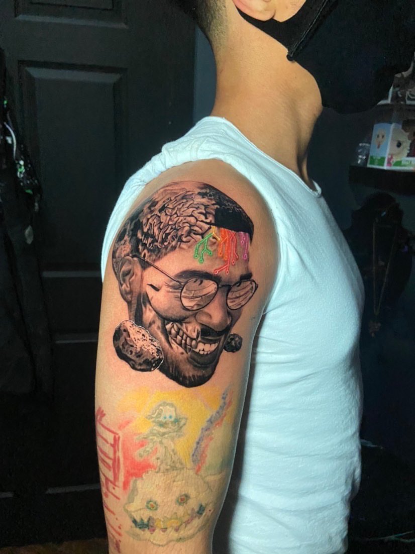 UrvDaManiac's tweet photo. Thank you @KidCudi for saving my life since I was 13, till this day making me feel like I’m immortal and like nobody can stop me! I LOVE YOU DUDE!! And major shout out to my artist @mikeforeroart for bringing this ILL design to life! 🤯 #ManOnTheMoon https://t.co/HBpCatPHc6
