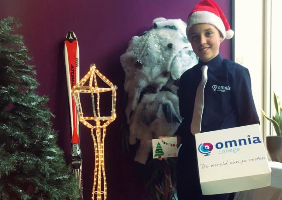 Rotaryclub Gorinchem en Omnia College hebben een mooie traditie, het Kerstontbijt voor eenzame ouderen. Corona maakt dat nu helaas onmogelijk en onwenselijk, maar we vergeten hen niet.
Daarom bezorgen we dit jaar 230 Kerstontbijtboxen!