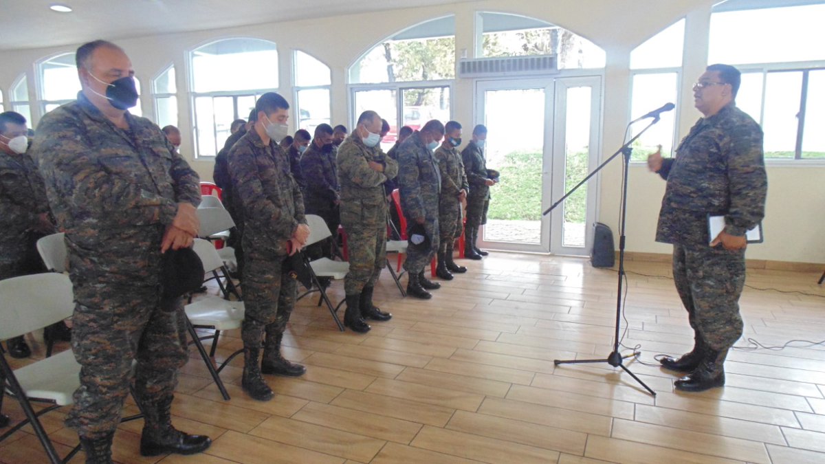 Se llevo a cabo platicas de Fortalecimiento Espiritual al Personal de este Comando Militar Especial, por parte del Servicio de Capellanía del Ejército de Guatemala https://t.co/TRqI6QaSVR