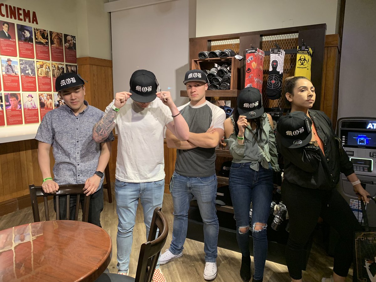 MickJonesin_'s tweet image. Missing that MOB life #MastersOfBusiness