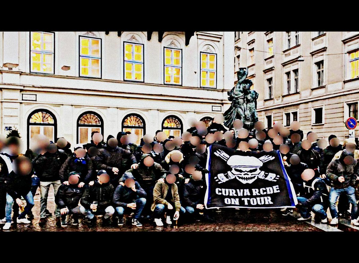 Spirit69_'s tweet photo. El Baúl de los Recuerdos. Los mejores Recuerdos son aquellos que al Recordarlos, te sacan una sonrisa. Memoriasa de Jóvenes Airados. #rcde #defendrcde #curvarcde #irreductiblesrcde #wearestillyoung #oldschool #ultras https://t.co/caThKa1wN8