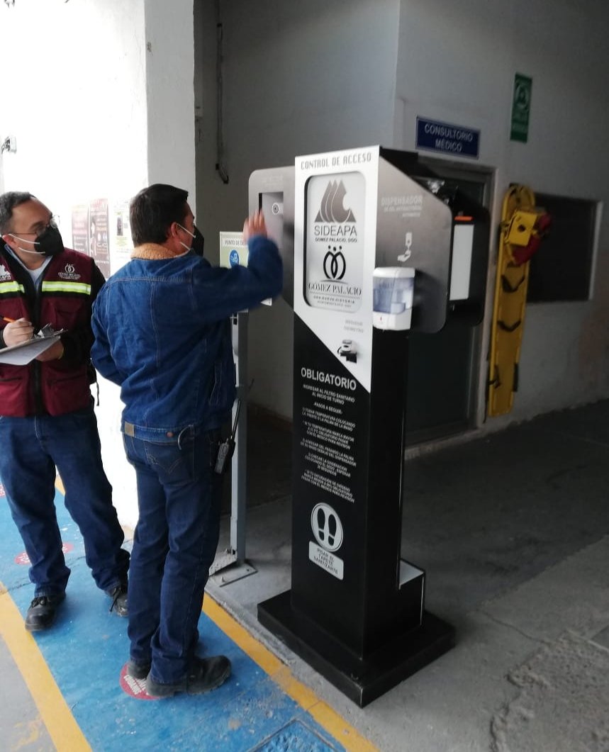 sideapa_gp's tweet image. 💧 ¡Cuidamos tu salud! 👊

👩‍💻 En #Sideapa💧 contamos con nuevos filtros sanitarios buscando salvaguardar la salud del personal del organismo y de los usuarios.

😷 Los filtros cuentan con termómetro digital🌡️, oxímetro 🧏 y despachador de gel antibacterial automático.👏

🚰💪👌