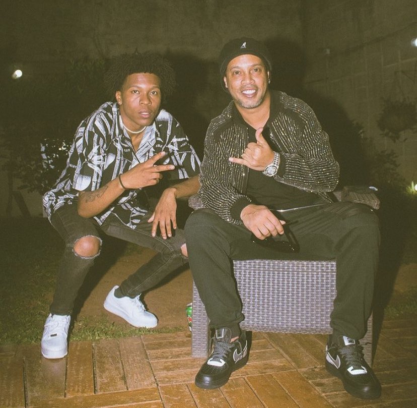 mingrenfang's tweet photo. Jé Santiago x Ronaldinho Gaúcho https://t.co/0HyHGhsSo4