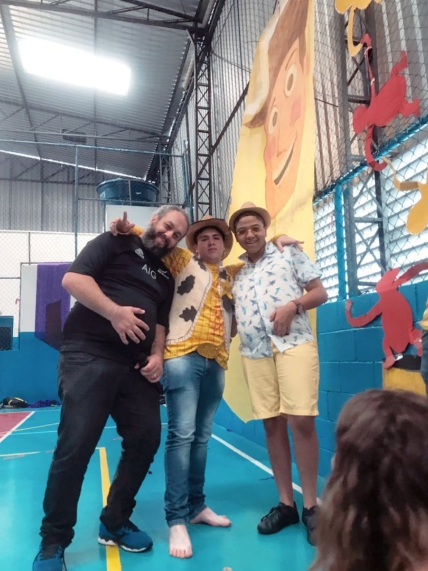 shitpost_guy's tweet photo. Foram 3 anos, mas pareceu ter durado a vida toda...

Apesar do gosto amargo na boca por ter acabado, vou guardar com carinho os momentos que vocês me proporcionaram ❤

Desejo todo o sucesso do mundo para vocês 👑

(( nn tenho foto com todo mundo D: )) https://t.co/OGy6Z3LV1s