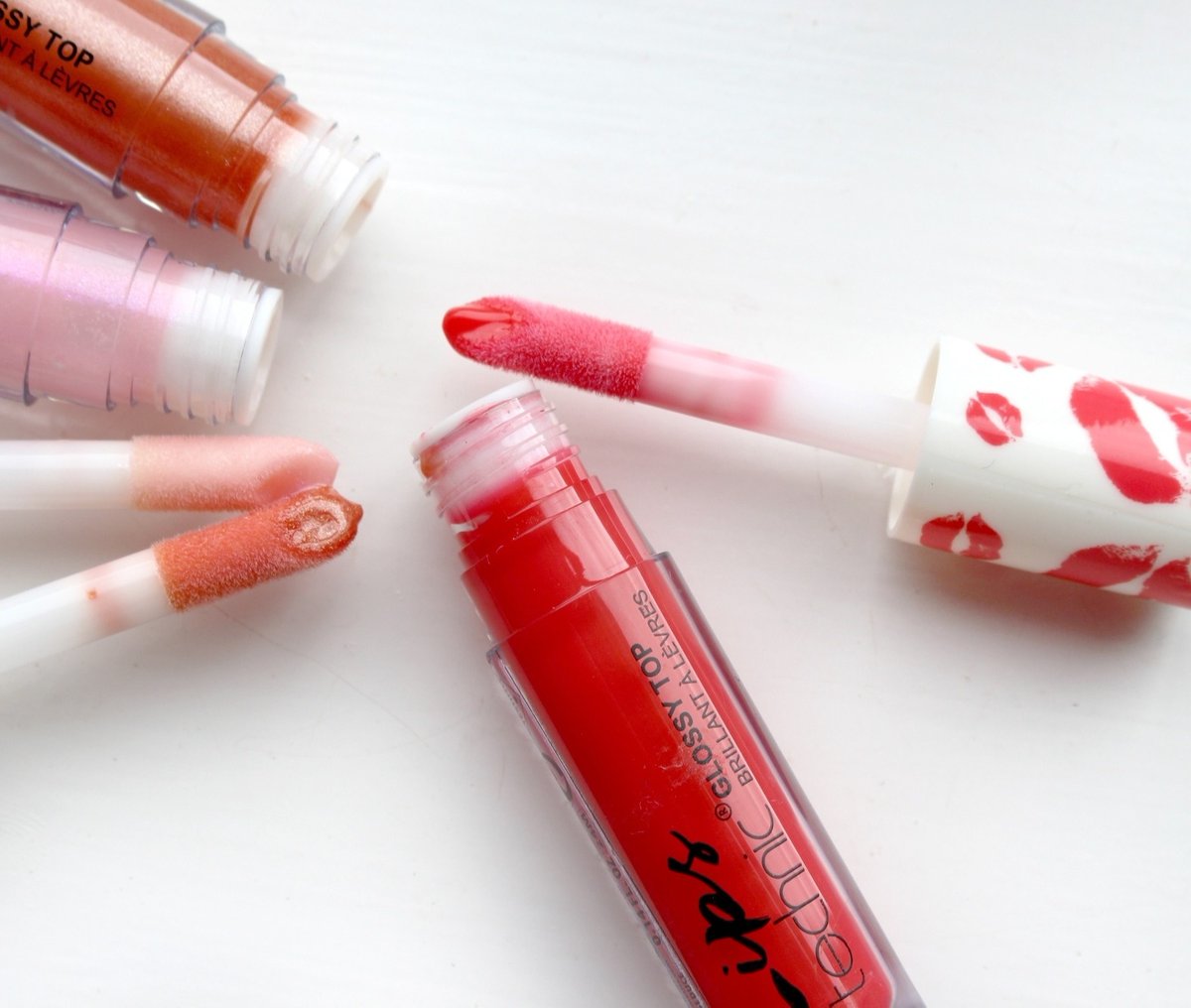 💦 Super high shine, light weight, non stick formula with a pop of colour 💦 Our Glossy Top Lip Glosses are currently 3 for 2 at @lovewilko #TechnicCosmetics #WilkoBeauty