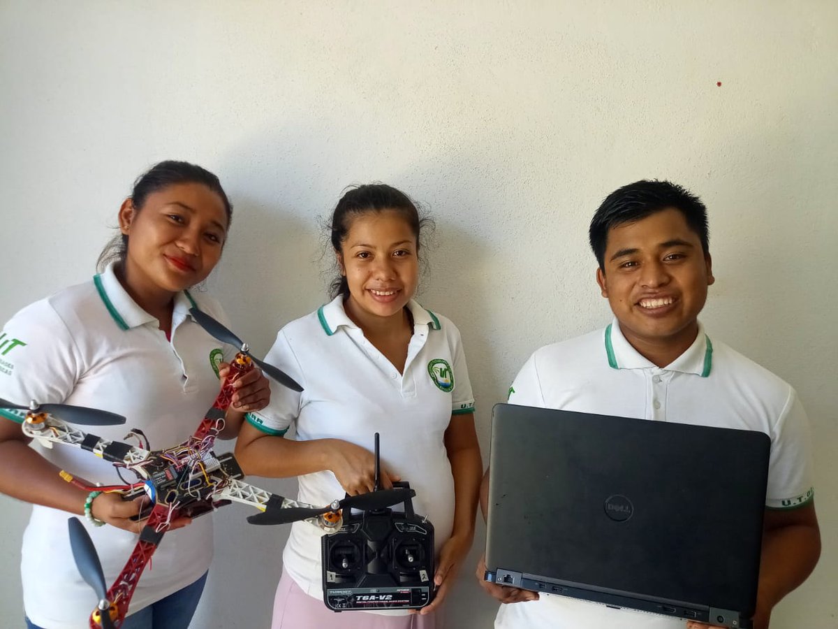 UTMar_Marquelia's tweet photo. Presentación de proyectos con alumnos de la #UTMar en el segundo día del Encuentro Estatal de Conferencias y Trabajos de TI de las Universidades Tecnológicas del Estado de Guerrero.
Muchas felicidades!
#TecnologíadelaInformación
#SomosUTMarGuerrero. https://t.co/JYIjQPy0F6
