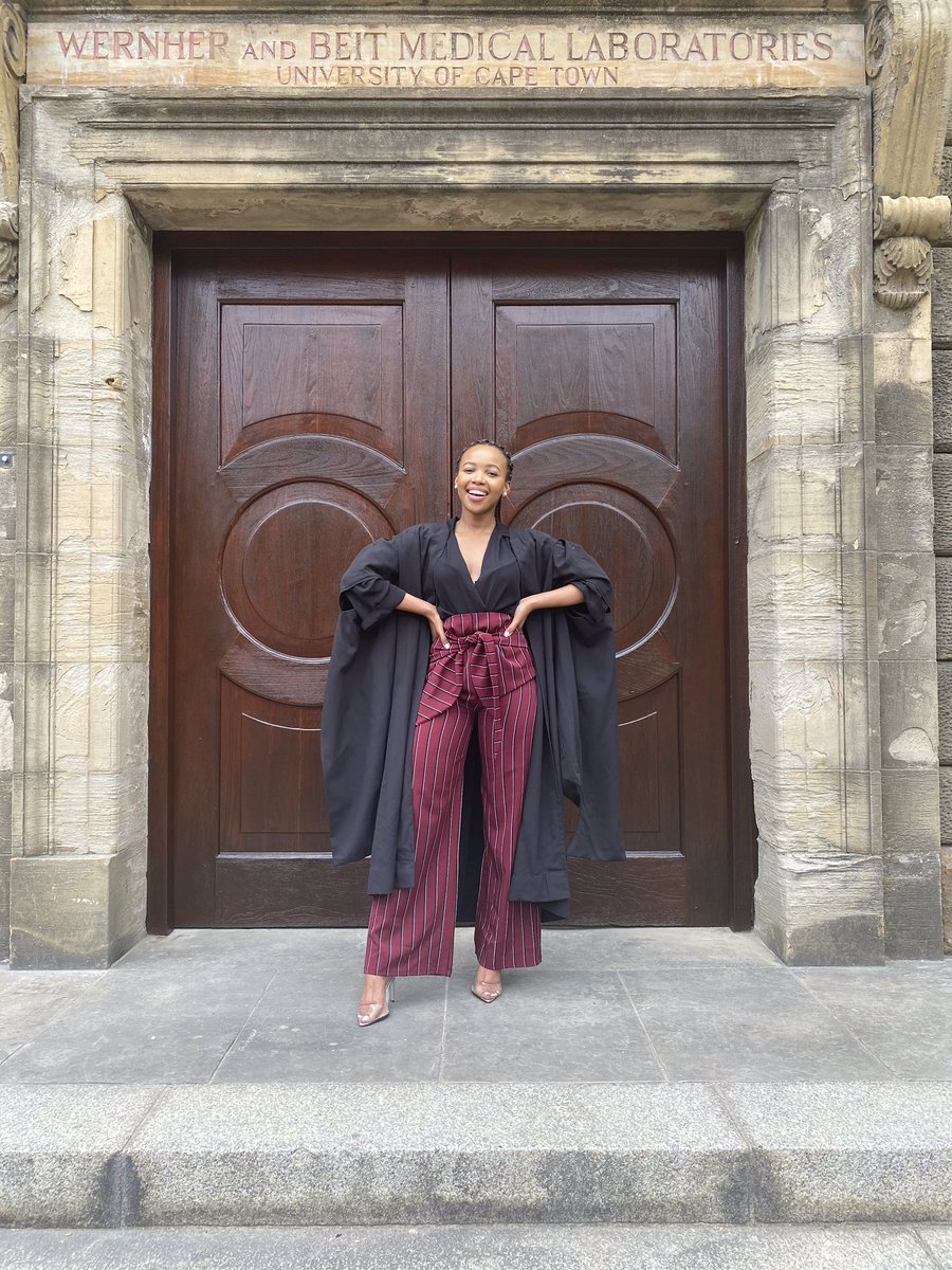 Siphe_S's tweet photo. Degree: Obtained 🤞🏾
Oath: Taken 🤞🏾

Meet the lovely: Dr S Sokhela. MBChB (UCT) https://t.co/aB4oTcA4oJ
