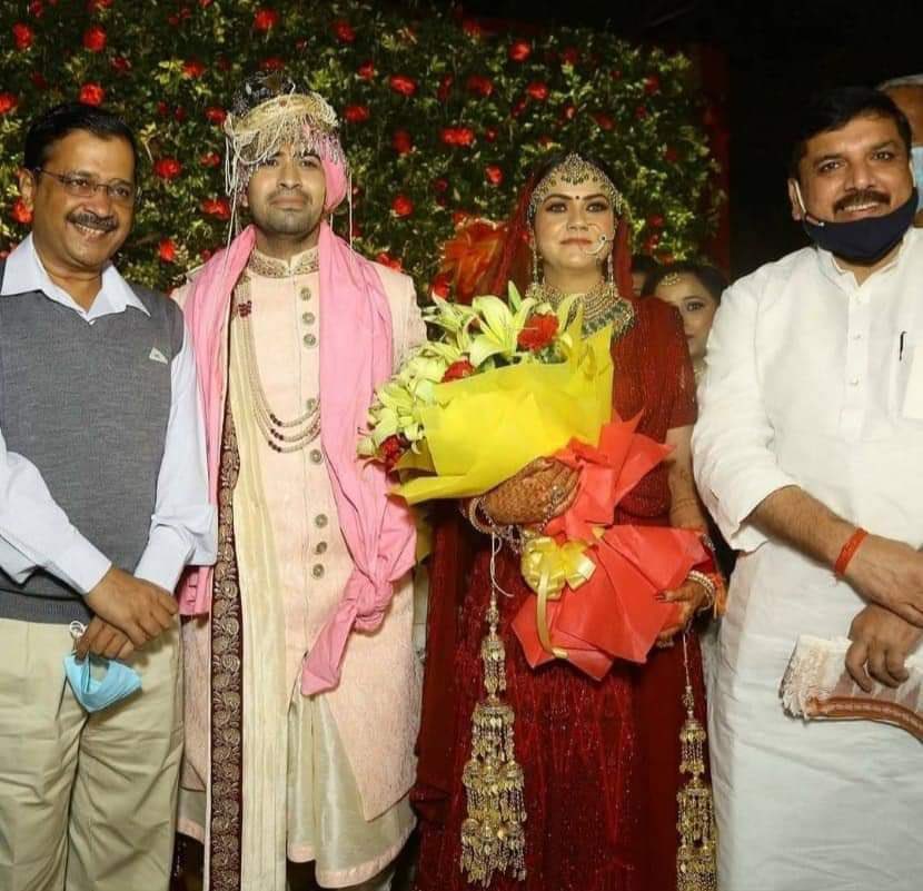 p_sahibsingh's tweet image. ये दिल्ली के मुख्यमंत्री हैं जो अब खुद का २००० का चलान काटेंगे?!
या आप पर आपके बनाये क़ानून लागू नहीं होते @ArvindKejriwal ?