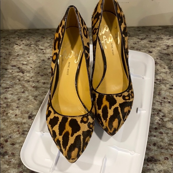 acm_fashion's tweet image. So good I had to share! Check out all the items I&apos;m loving on @Poshmarkapp #poshmark #fashion #style #shopmycloset #ninewest #gucci: posh.mk/8XMWJyPPRbb