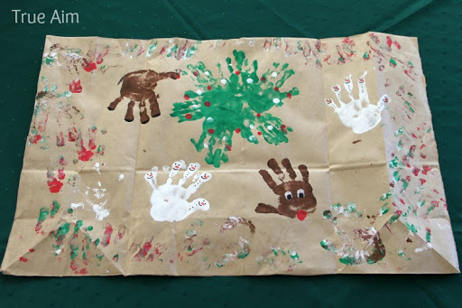 climatejsy's tweet photo. Get creative this Christmas with your wrapping 🎁 Try using upcycled or alternative materials to reduce your waste, such as newspaper or fabric♻ #SayNoToGlitter #GetEcoActive #TopTipTuesday https://t.co/yq8ahapggB