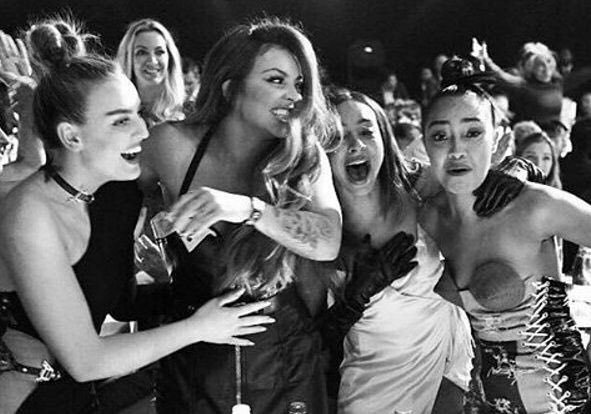 greyscomer's tweet photo. let’s do this again and keep it trending! reply 10 times with “RESPECT LITTLE MIX” and any lm song along with it! #RESPECTLITTLEMIX https://t.co/bGAqxEqzXv