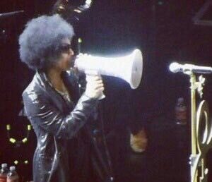 P also used the Bullhorn during a performance of IIWYG at Ahoy Rotterdam on 26 July 2011 during the Welcome to America Europe Tour but I couldn’t find footage.If you have it let me know!But here’s some cool images of Prince with a Bullhorn!