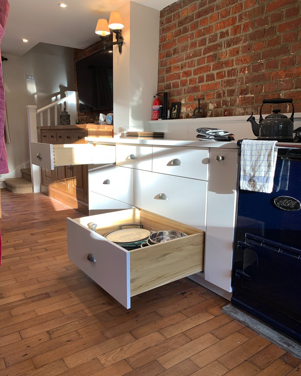 Our drawer boxes are manufactured with Dovetails joints and are mounted on Heavy Duty runners. This means they can be filled with all your heavy pots and pans without weight being an issue.
🔨
🔨
🔨
🔨
#storage #kitchenstorage #pandrawers #bespokekitchen #kent  #kitchendesign