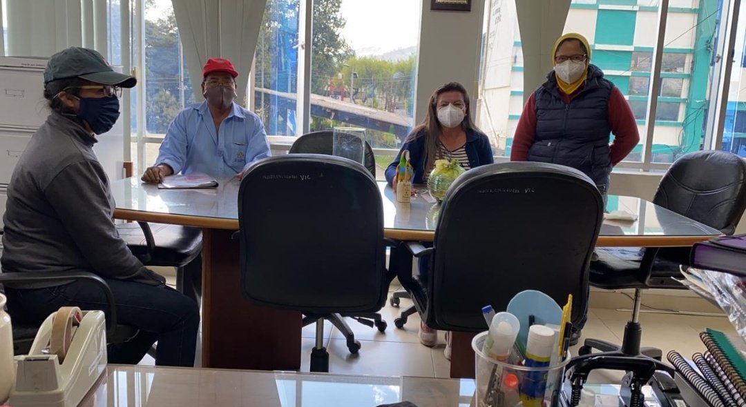 CharijNelson's tweet photo. En planteles educativos del Distrito Eloy Alfaro, entre ellas Jorge Mantilla Ortega, Raquel Verdezoto, Andrés F. Córdova, Oswaldo Guayasamín, continúa el trabajo de construcción del Plan de Continuidad Educativa. En línea se realizan diálogos con los padres de familia en línea. https://t.co/k9WL7uSbgB