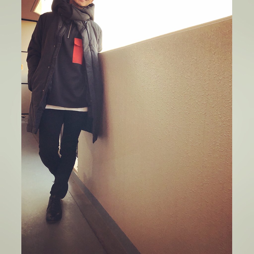 KIMfashion_blog's tweet photo. down coat:#mbmn
zipup cut and sew:#mb
cut and sew:#uniqlo
skinny denim:#mb
shoes:#padrone https://t.co/9T2p0veYBV
