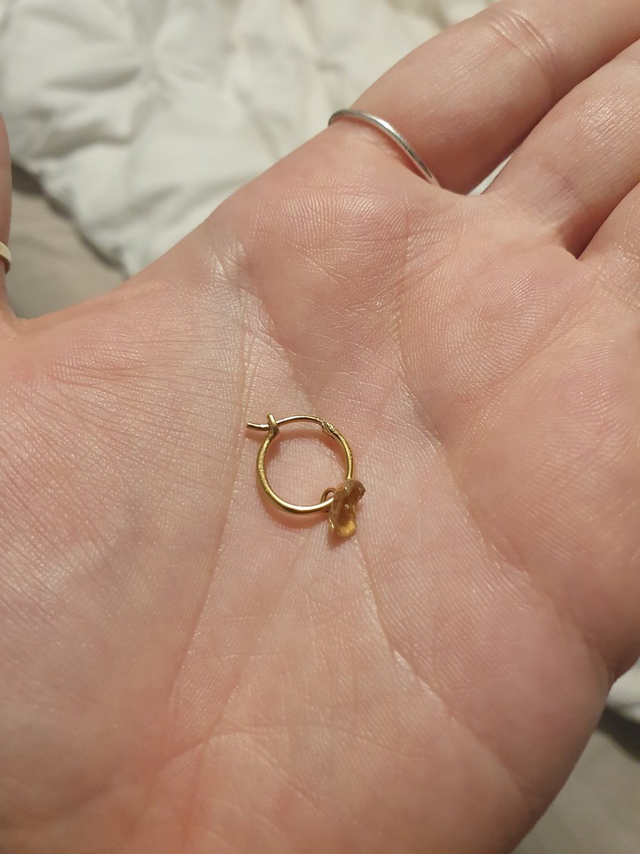CatherineNewson's tweet photo. @MissomaLondon  i have only had these earrings a few months snd this has happened... this is the second time this has happened with thr same style. Someone please contact asap https://t.co/iZTpspTygA