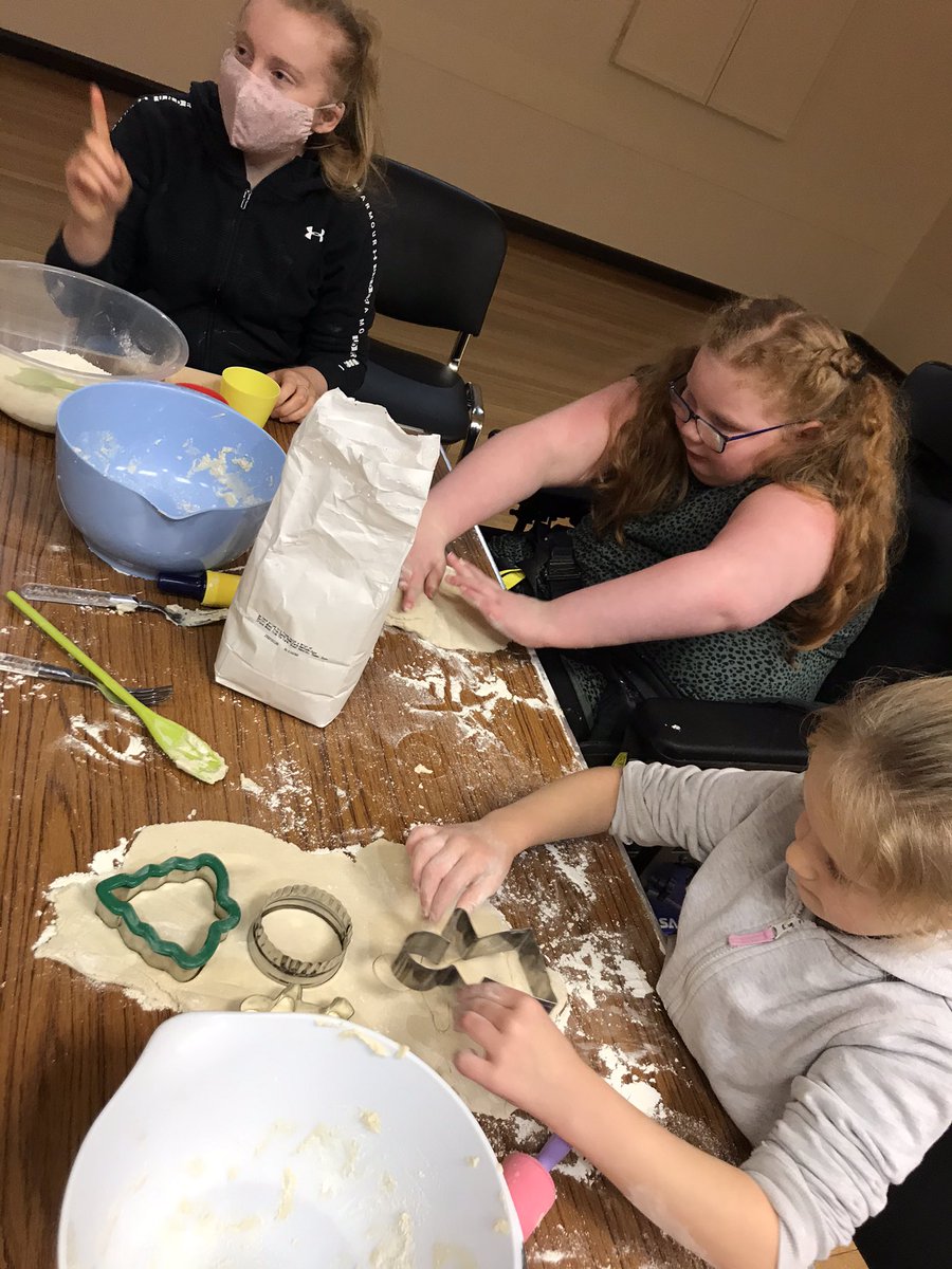 We had a wonderful time making Christmas tree decorations for our friends at Willows Edge today!
#GivingTuesday2020