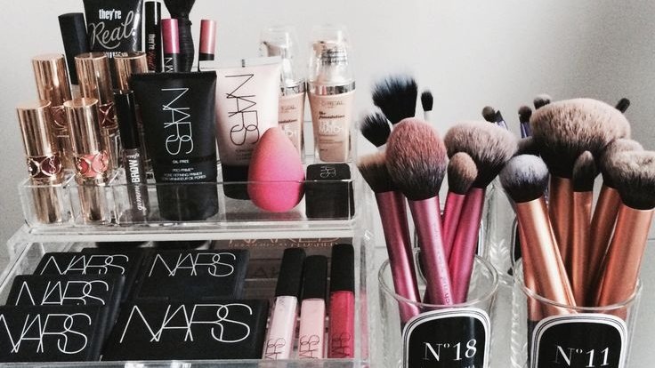 1. NARS COSMETICSFounded by François Nars in 1994. He has Purva Bhadrapada Sun and Ashwini Moon (Aquarius and Aries).