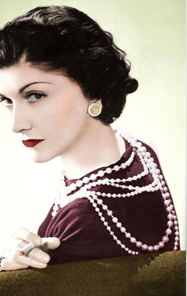 7. CHANEL BEAUTY Chanel's first makeup line was released in 1924, only a few years after the founder (Coco Chanel) launched the company. Coco Chanel has Magha Sun, Shatabisha Moon and Mula Ascendant. (Leo, Aquarius and Sagittarius)