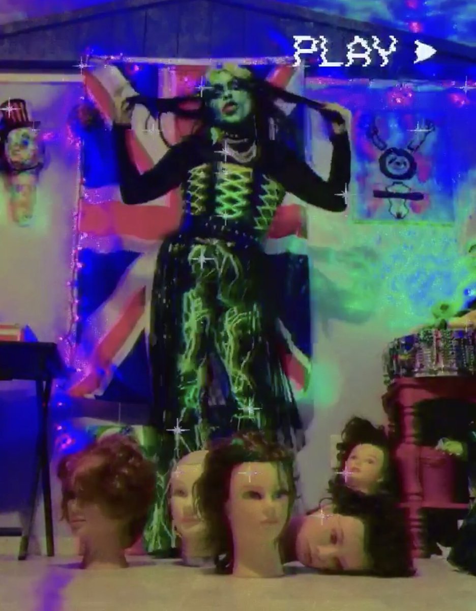 how’s my head? I have a headache
#halloween2020 https://t.co/mXNv2eoto4