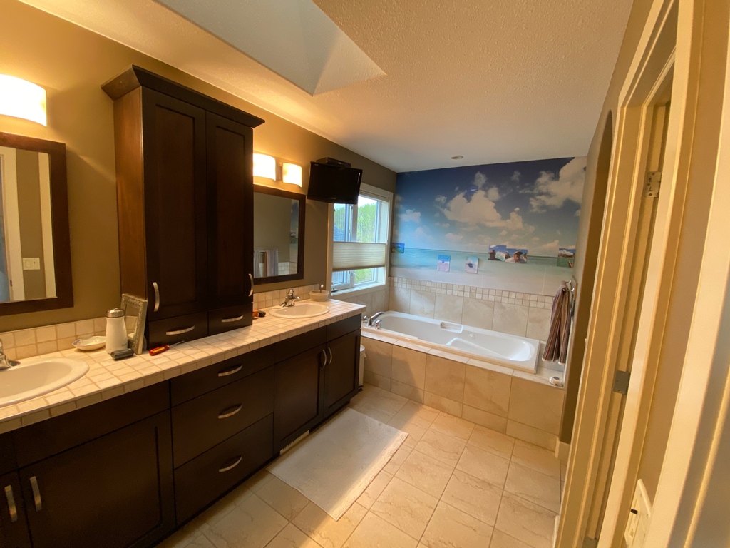 Roomrefiner's tweet photo. Is it time for a bathroom update? Book a consultation! 

https://t.co/gP5SzMEW4r https://t.co/AePLN0IHUu