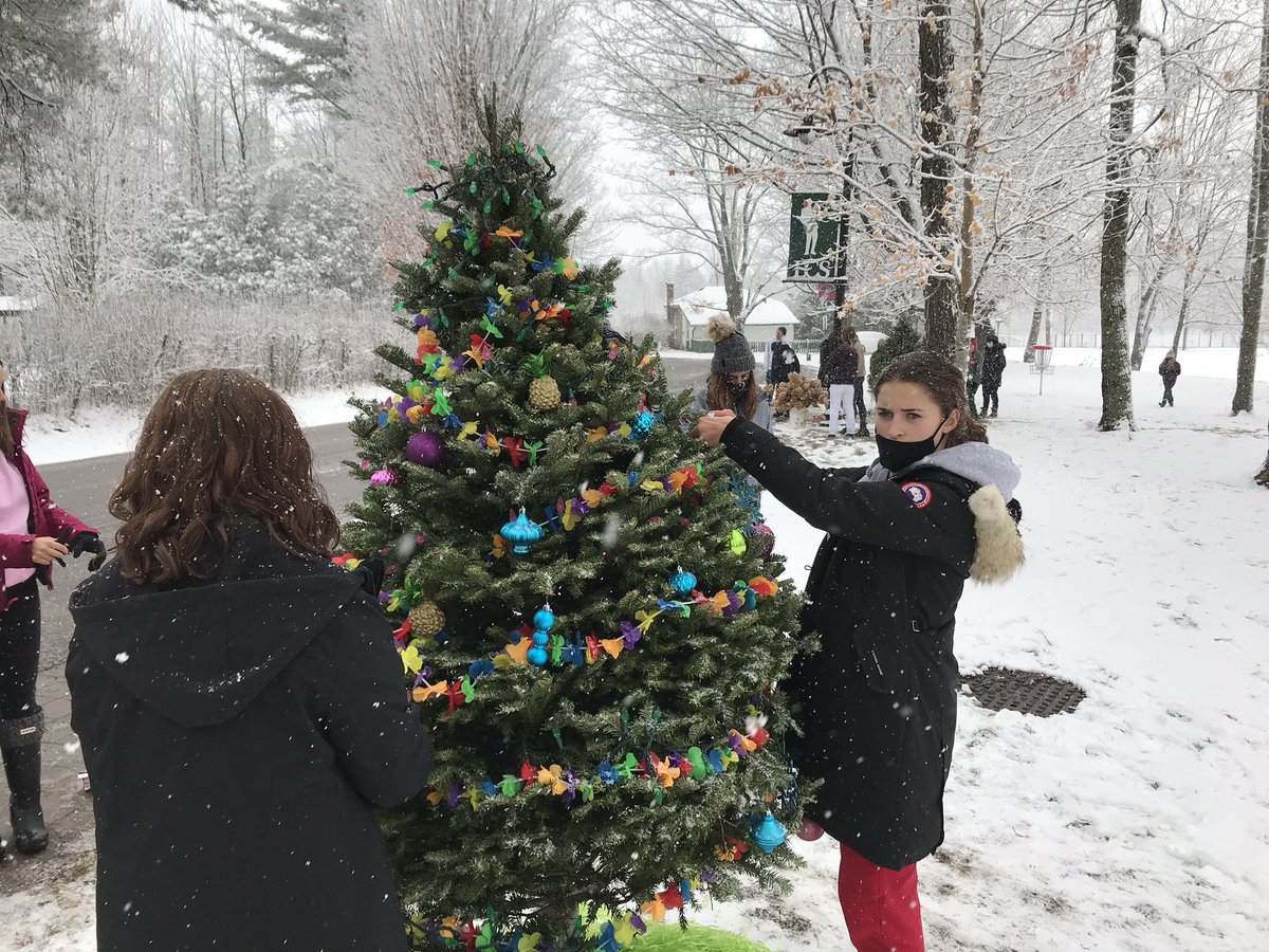 vboomgaardt's tweet photo. A day of laughing, playing,  decorating and being outside together as a community. Just what we needed as we head into winter @LakefieldCS. And it snowed! #CommunityFirst #OutdoorsEveryday https://t.co/B61tBCgU4I