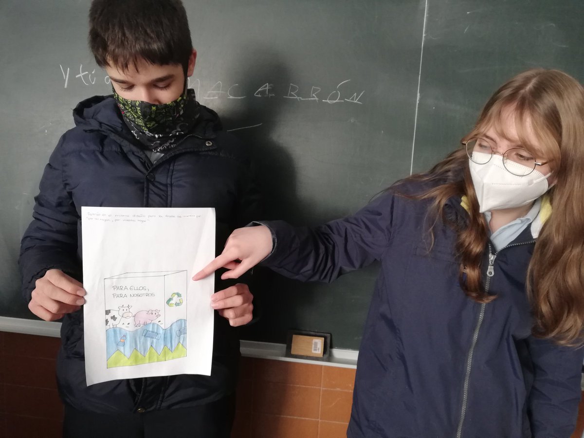 MareMolas_Reus's tweet photo. L'alumnat de l'ESO ha dissenyat i presentat els seus projectes i accions per pal·liar els efectes del canvi climàtic i col·laborar en ajudar a aconseguir els #ODS de l '#agenda2030. Treballem tots plegats pel#bécomú. #moute  #maremolas #pastoraleducativa #ConsolacióEduca https://t.co/ixdRmMbE1x