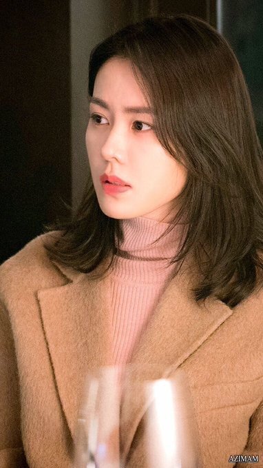 sonyejinpics's tweet photo. Yoon Jinah's beautiful side profile💖

#SonYeJin #손예진 #ソンイェジン #孙艺珍 https://t.co/9i8TUhbFX4