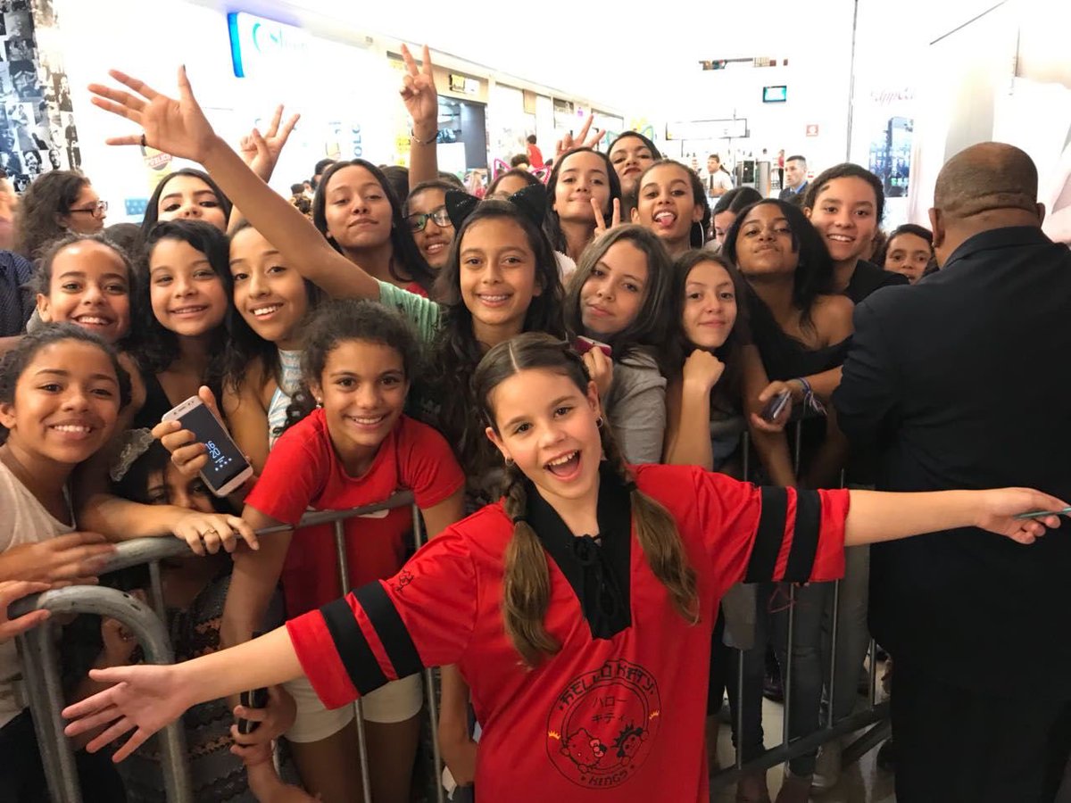 BdlLaraa's tweet photo. - Quem é você?
- Sou você, mas mais crescida.
- Quem são essas pessoas?
- São os nossos fãs, o bdl!
- Então... quer dizer que nós conseguimos?
- CONSEGUIMOS ❤️
#WeSupportLuaraFonseca https://t.co/lI2tmLKOp7