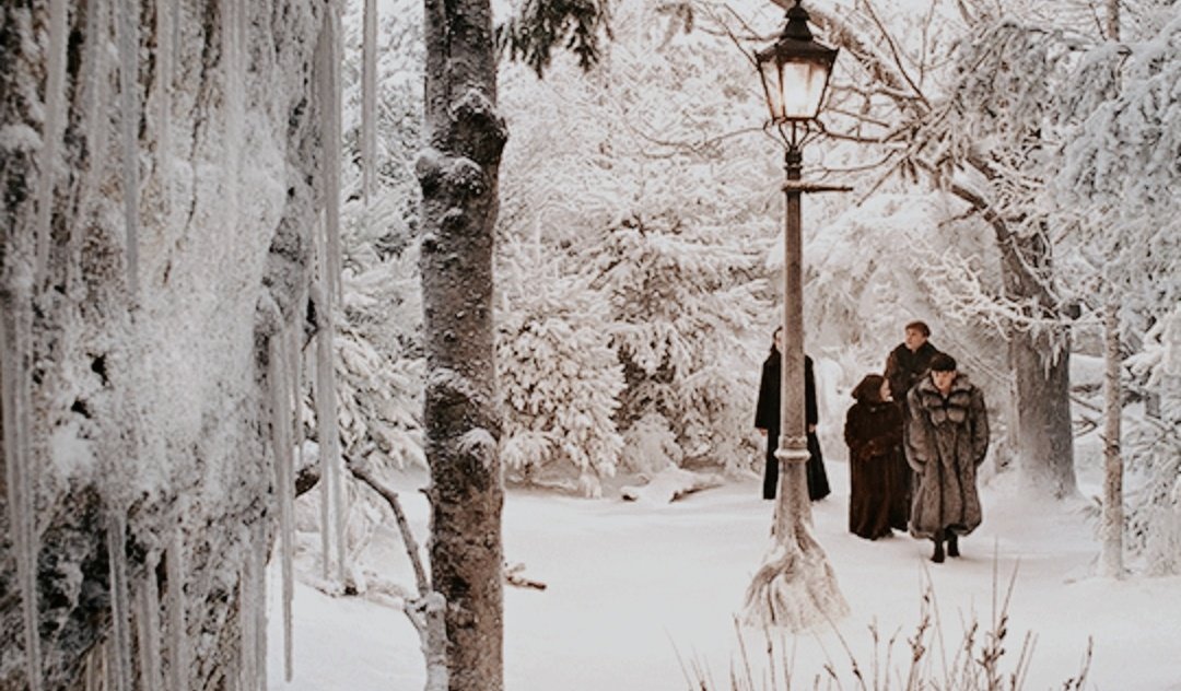 игра хроники нарнии колдунья. хроники нарнии. хроники нарнии фонарный столб. зимние хроники. хроники нарнии снежная королева.