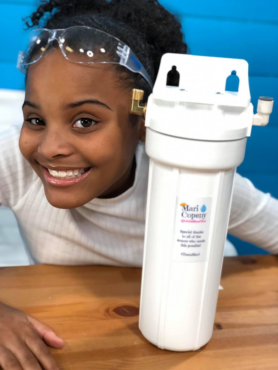 And while bottled water was ok, I knew that it was awful for the environment, especially when so many were throwing their bottles in the trash and not recycling them. So I teamed up with a friend at  @Hydroviv_h2o and got my own water filter. (6)  #givingtuesday  