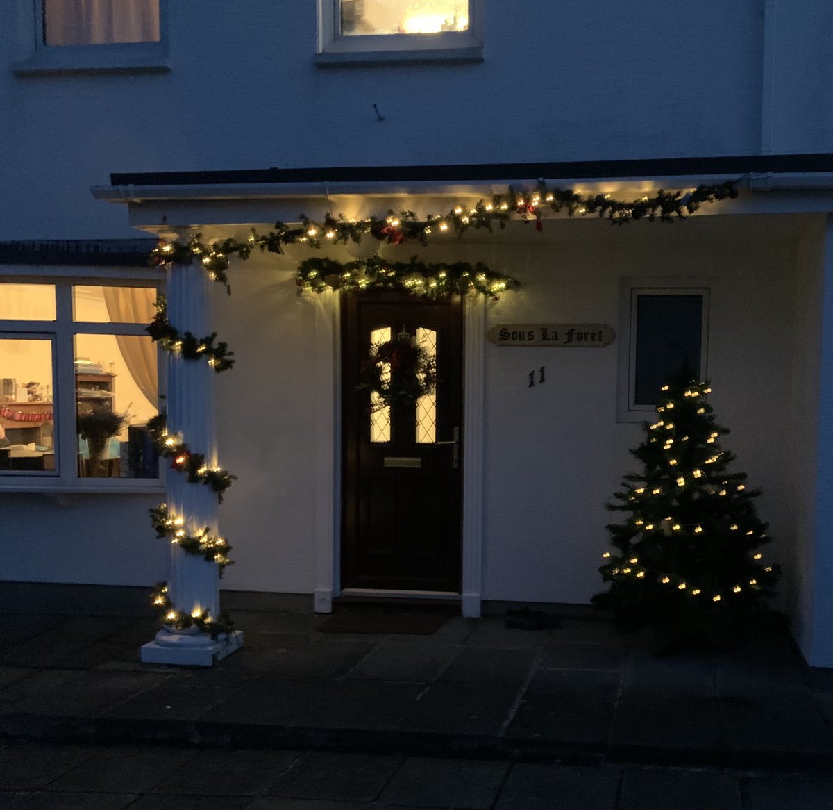 RhianGsy's tweet photo. So outside is Christmas ready #yesitsearly #dontcare #advent https://t.co/g6RzK9cin6