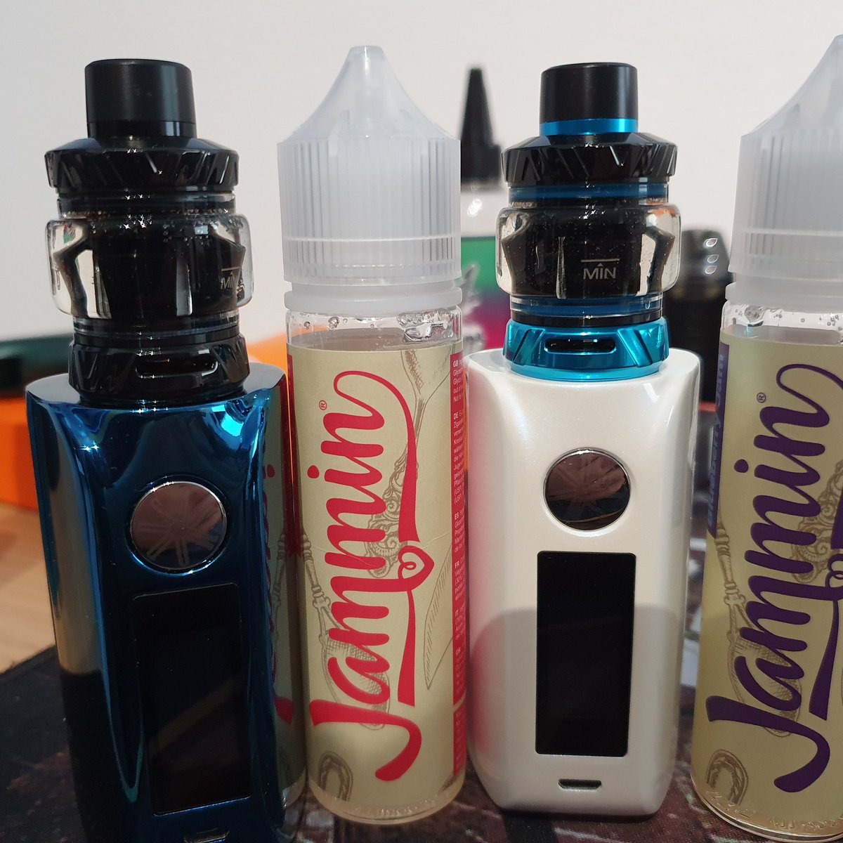 vapedontsmoke82's tweet photo. Something special to show you at 8.30. tonights lockdown video just got a dose of royalty  haha see what I did there. :) thanks for the early Christmas present @myuwellofficial #crown5 #uwellcrown #vaping #vapingsaveslives  #cloudchaser #flavourchaser https://t.co/2gfxKGFx5B
