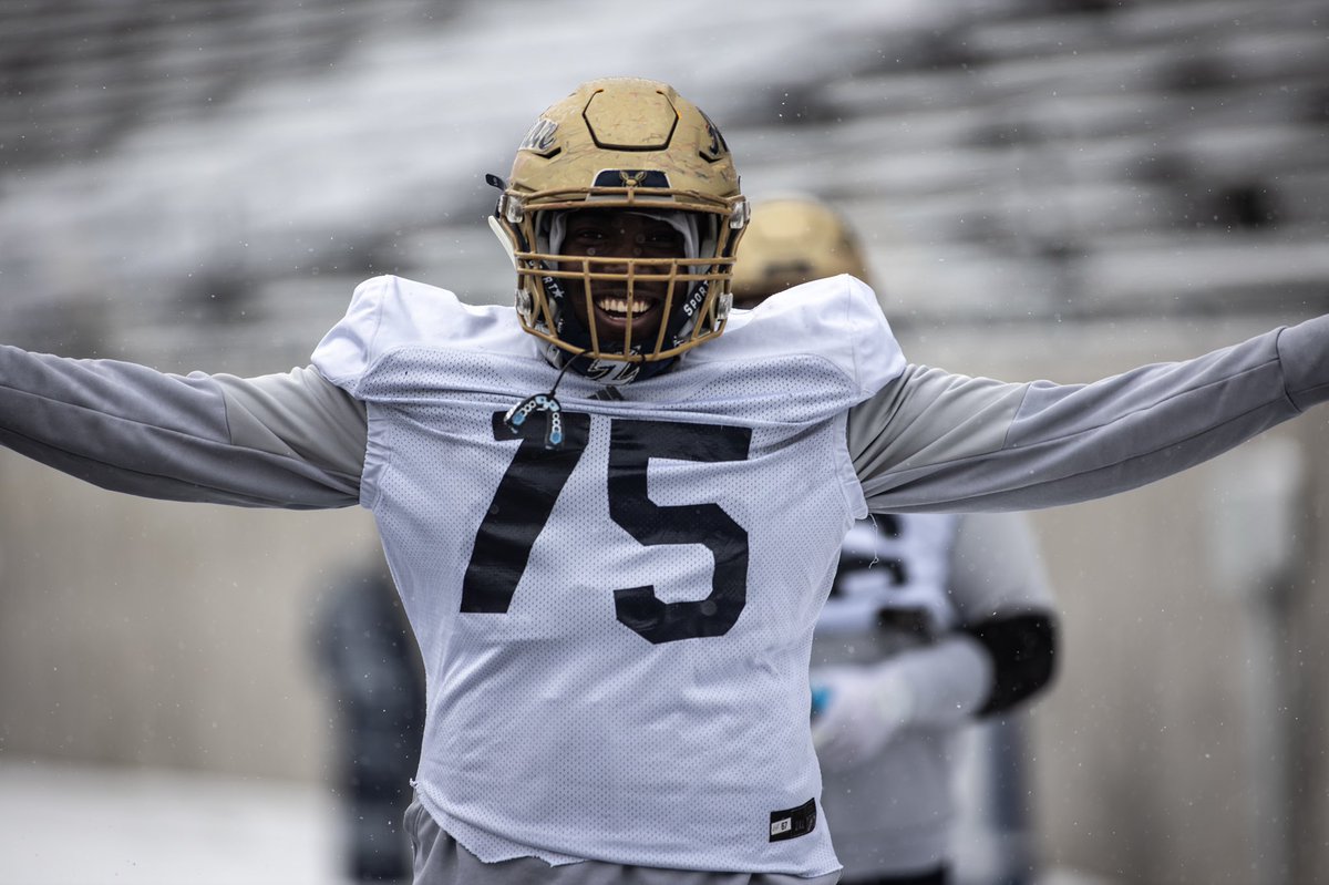 ZipsFB's tweet photo. 🎵Walking in a winter wonderland🎵 https://t.co/moUfQL3cNN