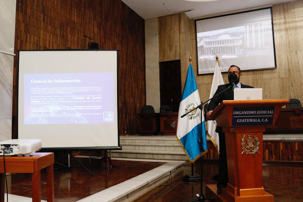 OJGuatemala's tweet photo. El @OJGuatemala presenta la Central de Información diridiga a periodistas y a todo público para que puedan acceder de una forma tecnológica y accesible a todo la información judicial.

#AccesoALaJusticia 
#OJEnLínea https://t.co/bwvTPoTmI6