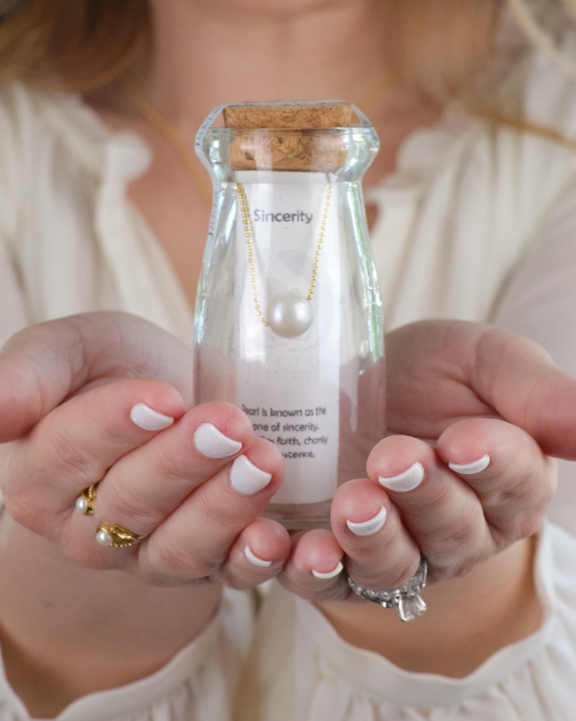 juliodesigns's tweet photo. These bottled necklaces make the perfect gift! Give something meaningful this year 💕⁠ #JulioDesigns #StyleMyJulio #bottlednecklace https://t.co/KyQ7i6jZml