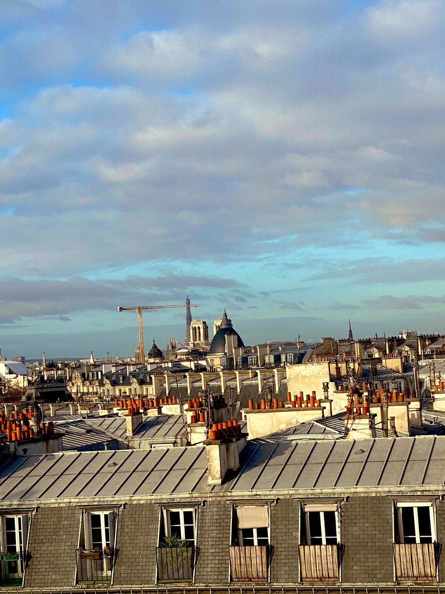 Bravo à @article_un et @benjaminblavier d’être parvenu à rassembler dans un lieu unique, magnifique et central de #Paris des entrepreneurs de tous les étages de l’égalité des chances et de l’@LAscenseur_ social. Avec le soutien enthousiaste de la ville et de l’Etat.