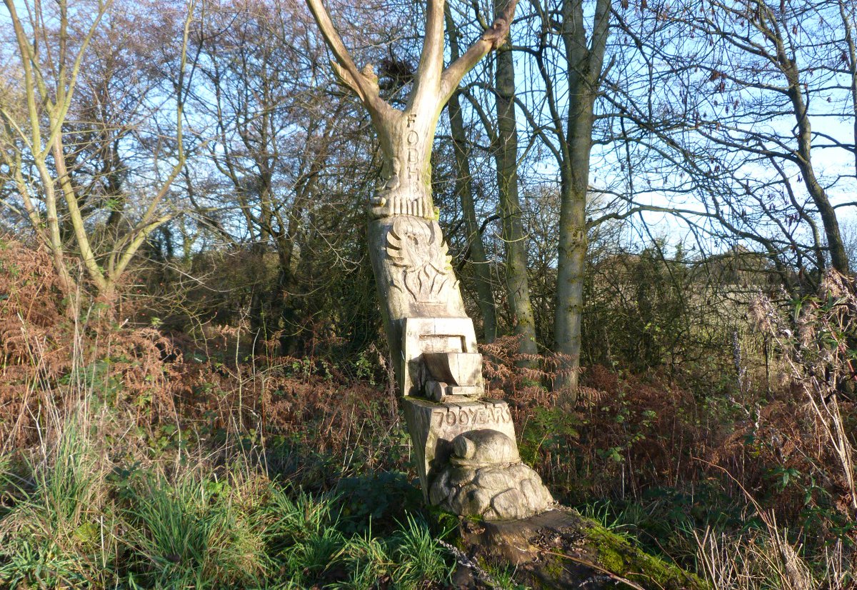 Tree carving next to Brinsley Headstocks depicting 700 years of coal mining in the  #Eastwood district. The last local pits, Moorgreen & the Pye Hill complex, both  #NCB South  #Nottinghamshire Area, closed in 1985 due to exhaustion of viable coal reserves. 4/5