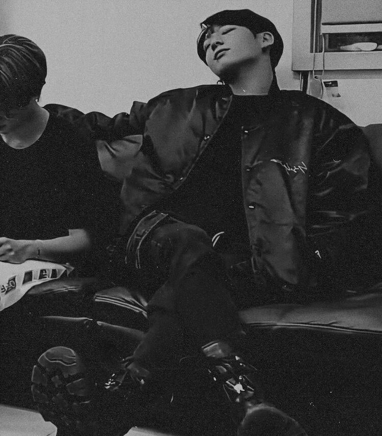 jungkook in black ~ an aesthetically pleasing thread 