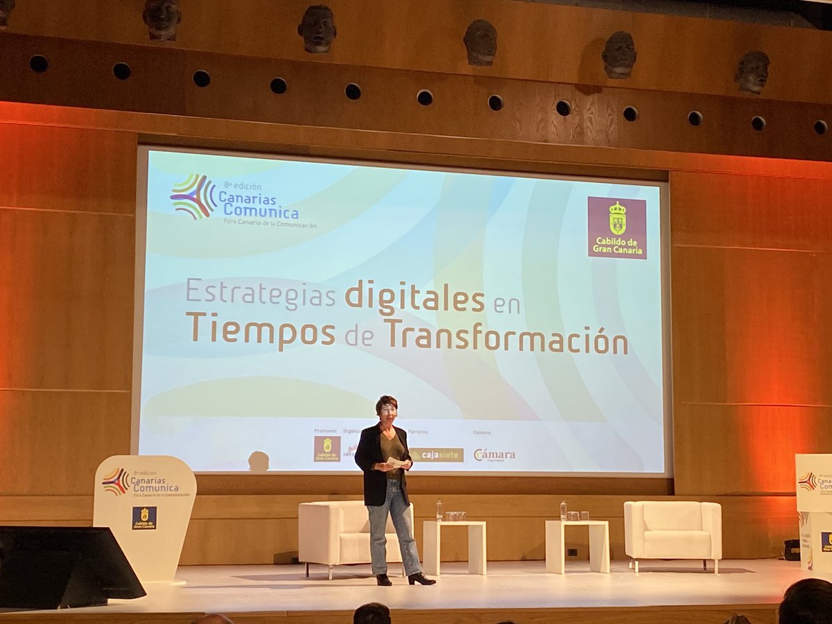 infecar's tweet photo. ¡Iniciamos el segundo bloque de #CanariasComunica! Maria Navalón, de la @SPEGC, será la encargada de conducir esta parte que está orientada a la digitalización de las pymes canarias. https://t.co/3zE6B4Ec5S