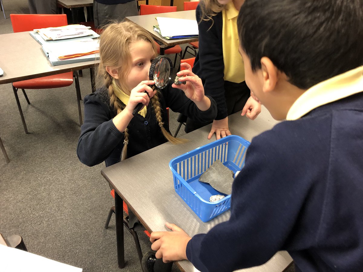 LancotSchool's tweet photo. Year 3 have continued their learning journey by exploring different types of rocks. They have been investigating sedimentary, igneous and metamorphic rocks and their properties using their science observation skills. #lovelancot #scientistsinthemaking #generationrebuild https://t.co/S46VfXkQnW